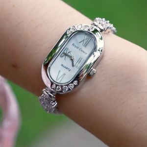 Royal Crown รูปร่าง 3801B เนื้อมือเล็กๆ ล้อมเพชร แบรนด์เนมแท้ คุณภาพเดียวกันว่า Vayo Jewelry