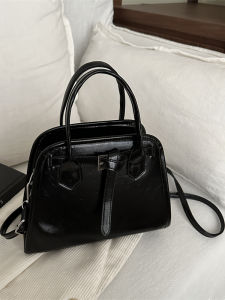 Retro Square Handbag Womens Shoulder Crossbody Bag Commuting Briefcase Style 2025 New Messenger Bag Versatile Business Lady