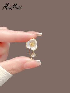 Elegant Miniature Natural Shell Camellia Pin High Fashion Womens Open Cardigan Anti-Light Pin Collar Accessory Floral Brooch