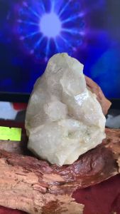 mảnh đá thạch anh trắng khói có nhủ tím 223