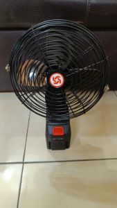 Quạt 8 inch lồng thép dùng chung chân pin thông dụng chạy liên tục 8 đến 12 tiếng