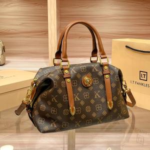 Ladies Light Luxury Handbag 2026 New High-End Designer Retro Handbag Shoulder Bag Large Capacity Crossbody Bag Fashionable