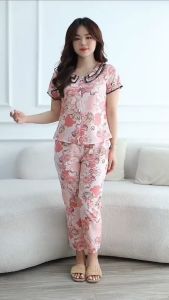 (Bunnysky) Quần áo mặc nhà nữ đồ bộ thiết kế mẫu cổ kép phối ren họa tiết hoa to sang chảnh lên dáng bao đẹp.