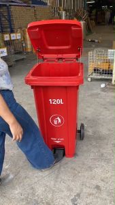 ถังขยะพลาสติกHDPE 120L มีที่เหยียบเปิดฝา ไม่ต้องสัมผัส มีล้อ ถังขยะนอกบ้าน มีหลายสี เหนียว ทนทาน