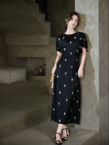 JK&JS | Hulusiu Jue Lie Wen Silk Crepe De Chine Slim Fit Black Dress