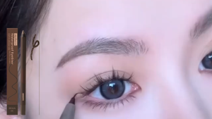 Chì kẻ mắt không thấm nước nâu mịn matte kẻ mắt lâu trôi không lem màu cao chì kẻ lông mày Punk makeup mắt