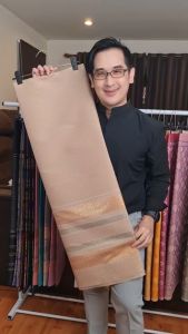 73.ผ้าฝ้าย ผ้าทอทั้งผืน ลายยกดอกลำพูน สีครีม