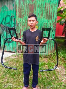 Alat panjat pohon kelapa tinggi untuk memanen buah kelapa