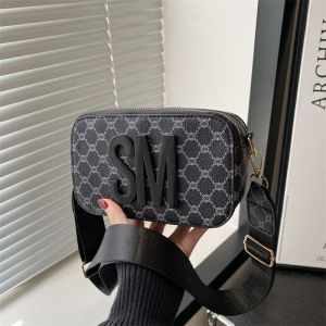 clu Women Shoulder Bag 2026 new fashionable retro Sling bag high value niche letter small square bag ulc