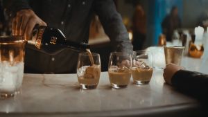 Baileys Original Irish Cream Liqueur 700ml: A Smooth & Creamy Dessert Drizzle & Cocktail Ingredient