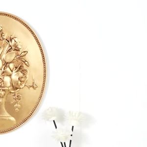1PC Vàng Hình Bầu Dục Giả Giảm Chấn Khắc Nhựa Mặt Dây Chuyền Cho Gia Đình Trang Trí Khách Sạn Và Đạo Cụ Chụp Ảnh Retro Phong Cách Hoài Cổ
