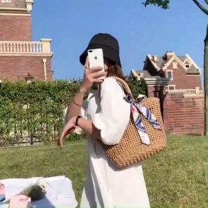 กระเป๋าสาน ทรงพัด แบบหูรูด