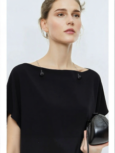 AMII | Detachable Beaded Chain Spaghetti Sleeve Blouse