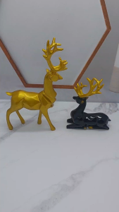 Hiasan meja aesthetic nordic patung rusa duduk berdiri warna emas hitam