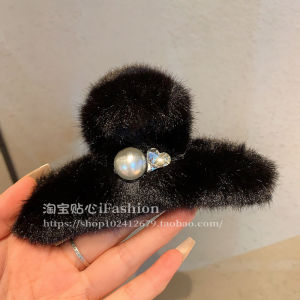 Fall and Winter New Arrival Bubble Powder Furry Clip Sweet and Diamond Mounted Easiest for Match Fashion Stuffed Grip Elegant Shark Clip Female