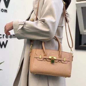 VERSA LOCK HANDBAG: Tas Wanita Premium & Elegan untuk Gaya Santai & Formal