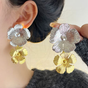 Unique Dual-Tone Texture Flower Earrings: Gold & Silver Alloy Ear Studs