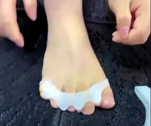 ซิลิโคลนกั้นนิ้ว กั้นนิ้ว (1คู่) นุ่มมาก ป้องกันการเสียดสีของกระดูกนิ้วเท้า ส่งจากไทย (สีเนื้อ-ขาวขุ่น)