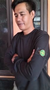 Sweater Stone Island Hitam Tebal & Crewneck Pulau Batu