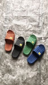 Dép lỗ mặt cười đi trong nhà dép đúc nam nữ quai ngang đi văn phòng nhà tắm chống trơn trượt