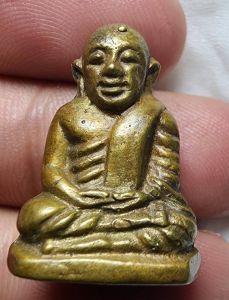 พระเครื่องรูปหล่อ หลวงพ่อเงิน วัดบางคลาน ปี ๒๕๑๕ วัดท่าบัวทอง อุดกริ่งใต้ฐานตอก โค้ด ๑๔/๑๕ รุ่นนี้ปลูกเสกไฟลูกท่วมบาตร