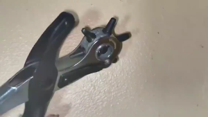 Leather Hole Punch Plier 6 Hole Sizes (2.5mm / 3mm / 3.5mm / 4mm / 4.5mm /5mm) Adjustable Punch Heads For Leather Belts