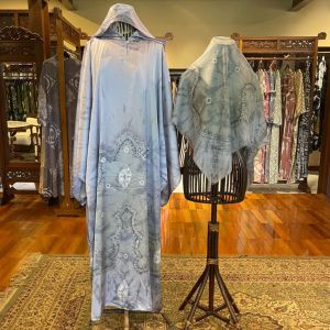 Set Dahlia Hoodie Dress + Jilbab by Dian Pelangi LIMITED EDITIO Setelan Busana Muslim Gamis Abaya Kaftan Gaun Outfit Casual Formal Pesta Pernikahan Kondangan Wanita Hijaber Cantik Anggun Modis Modern Elegan Mewah Model Arabian Terbaru Motif Jumputan