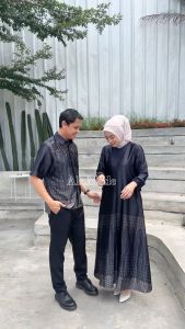 Setelan Muslim Couple Raya Series - Kemeja & Gamis Lengan Panjang Motif Geometris