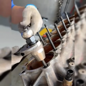 ตัวถอดน็อตเสาเสื้อสูบ น็อตสตัดทั่วไป และถอดน็อตสตัดเสีย ถอดออกง่ายล็อคแน่นไม่รูด ใช้ได้กับน็อตขนาด 6-12mm สินค้าพร้อมส่ง