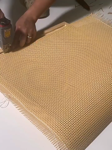 หวายเทียมสานลายเต้าหู้ ลายสี่เหลี่ยม ขนาดหน้ากว้าง45ซม. กันน้ำ สำหรับเฟอร์นิเจอร์ ตู้ ประตู เพดาน วัสดุพลาสติก