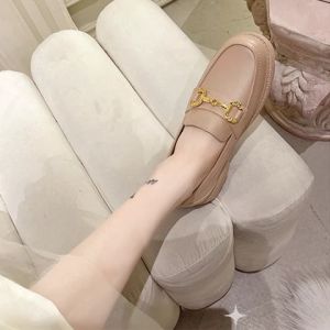 DMshoes ทรงสวยน่าใส่ รองเท้ารัดส้น ญ รองเท้าคัทชู ผญ รองเท้าวินเทจ มาแรงมากเป็นคัชชูรุ่นแรกของทางร้าน วัสดุเป็นยางนิ่ม ใส่สบายไม่อับชื้น แต่งอะไหล่ทองสุดเก๋ ดูแพงไม่ไหวว