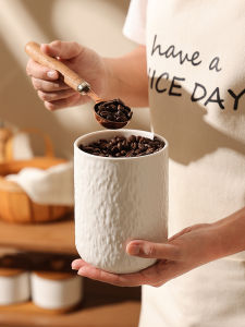 Trendy Ceramic Coffee Bean Sealed Storage Jar Food Grade Kitchen Storage Container for Coffee Powder Tea Storage Nordic Style