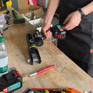 Electric Hydraulic Crimping Tool 16-300mm² Portable Battery Powered Rechargeable Plier for Copper & Aluminum Terminals