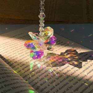 คริสตัลรูปเกล็ดหิมะที่แขวนอยู่โคมระย้าคริสตัลปริซึมสำหรับ Sun Catchers หน้าต่างห้องพักสวนชิ้นส่วนโคมระย้ารถยนต์เครื่องทำสายรุ้งจี้