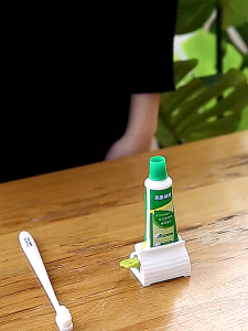 Dụng Cụ Nặn Ép Tuýp Kem Đánh Răng Sữa Rửa Mặt - Cuộn Kẹp Lấy Kem Đánh Răng