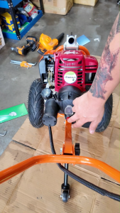 รถเข็นตัดหญ้า 4จังหวะ 2 แรงม้า GX35 รุ่นกดปุ่มสตาท2in1 กับ รุ่นดึงสตาท มาตราฐานญี่ปุ่น สามารถใส่อุปกรณ์เสริมได้ รุ่นนี้ล้อใหญ่ เติมลม