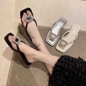 ฤดูร้อน รองเท้าแตะ Water Diamond Rhinestone ผู้หญิง รองเท้าแตะขนาดใหญ่ 41-43 หัวเหลี่ยม ทันสมัย รองเท้านางฟ้าสวมใส่กลางแจ้ง