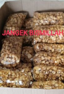 FRESH DARI TUNGKU KERUPUK JANGEK KULIT KERBAU BALATUAH ATAU SETENGAH MATANG KUMANGO BATUSANGKAR