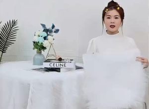 ผ้าคลุมโต๊ะเครื่องแป้ง พรมปูวางสินค้า ผ้าขน ผ้าปู ผ้าขนมิ้งค์ฟูๆ. พร้อมส่ง