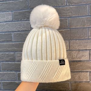 หมวกไหมพรมหนาแบบสวมหัวสำหรับผู้หญิงในฤดูหนาว อบอุ่น ป้องกันหู ตกแต่งด้วยขนสัตว์น่ารัก เสื้อคลุมกันหนาวสำหรับเด็กผู้หญิง แฟชั่นฤดูใบไม้ร่วง