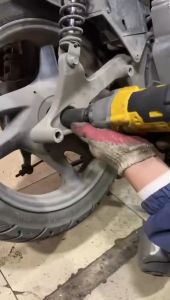 [Lực Siết 660Nm] Máy Siết Bulong DEWAT Máy Bắn Ốc Vặn Vít Đầu Đặc 1/2 Động Cơ Không Than Chuyên Mở Ôc Nồi Xe Máy Tay Ga