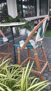 Anusarin เก้าอี้บาร์หวายสานลายเขียวขาว Rattan Bar Chair 03 Arched Backrest in Chequered Pattern- Green&White