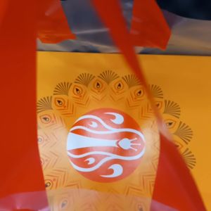 Plastik PE Box isi 50 Softhandle Gagang Tali Merah Kantong Bening Muat Dus Donat isi 6 / Kardus 20x20