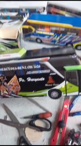 Miniatur Bus Bis Haryanto Lampu Telolet Basuri - Bahan Kayu Triplek - Roda Bisa Maju Mundur - Panjang 38cm - Sudah Terpasang Lampu 10pc - Cocok untuk Pajangan di Lemari