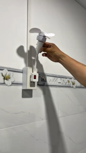 Quạt gắn đui đèn E27 ba cánh tiện dụng