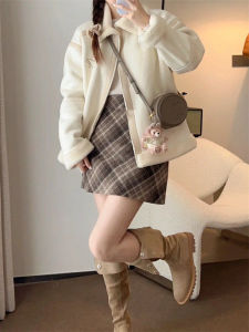 กระโปรงสั้นทรงเอผ้าขนสัตว์ลายสก็อตเอวสูงไซส์ใหญ่กระชับสัดส่วนสำหรับผู้หญิง ฤดูใบไม้ผลิและฤดูใบไม้ร่วง กระโปรงสั้นสไตล์เกาหลี