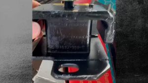 ยางแท่นเครื่องหน้า ISUZU NHR120 ซ้าย-ขวา เกรดผ้าใบอย่างดี ยี่ห้อตอง1 แท้ๆ/RGIKP