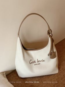 CHIO‘2ND | Túi Xách Dung Lượng Lớn Vải Canvas Đỏ Có Chất Liệu Nổi