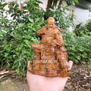 Tượng quan công ngồi đọc sách (10-10-15) gỗ bách xanh cực đẹp
