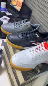 GIGAรองเท้าBadminton&fusalพื้นพิเศษnon markingยึดเกาะและการทรงตัวได้ดีมากขึ้นถูกระเบีนบของทุสนาม